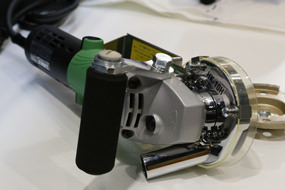 クリーンな作業を可能にするカッター、ハンディ溝切機 HC-10HM クリーンカッター
